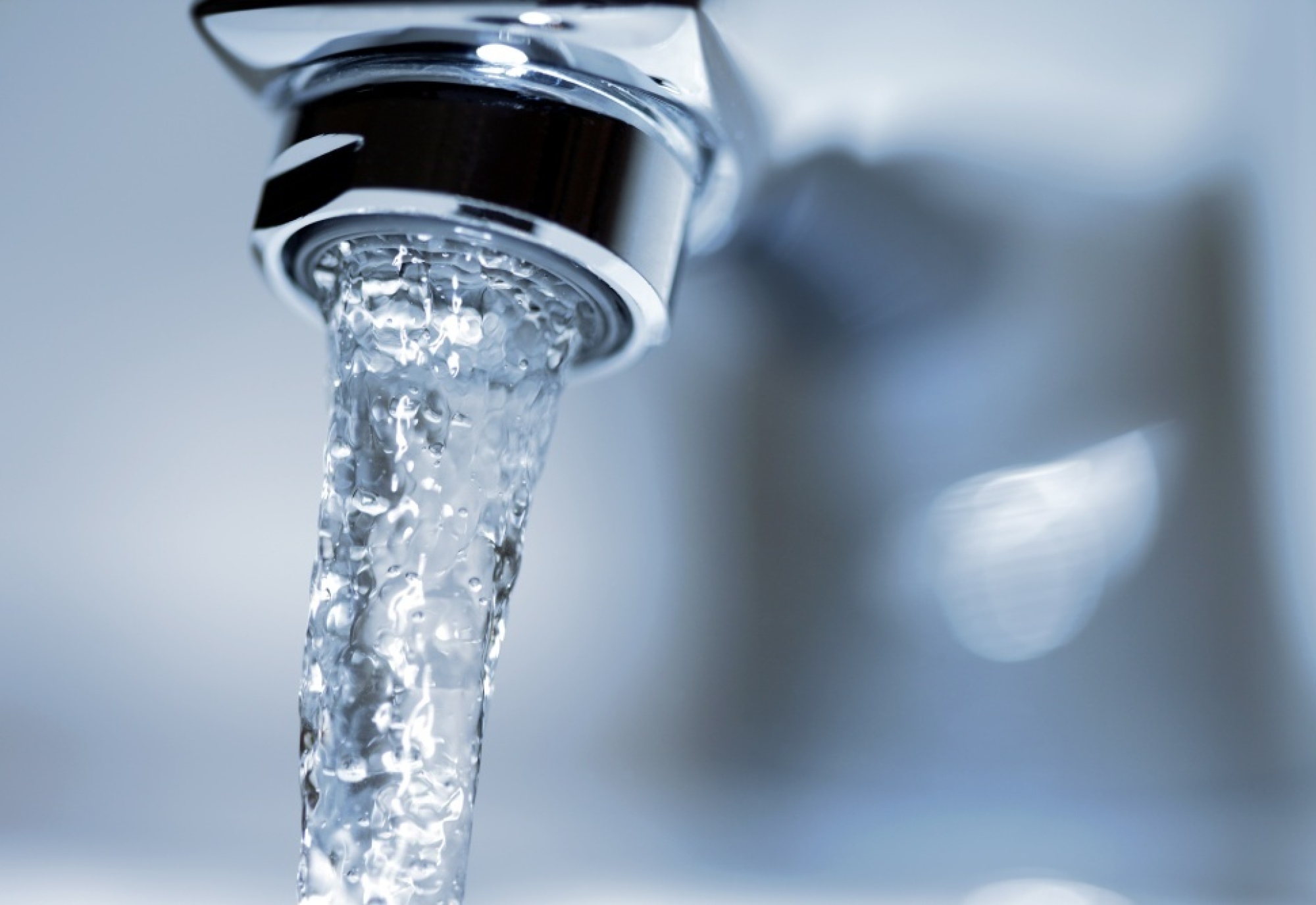 Stromend water uit een kraan