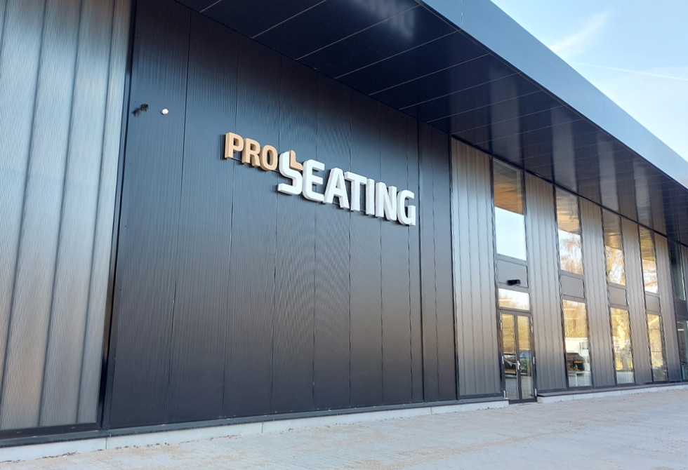 Gevel van Pro Seating met het bedrijfslogo